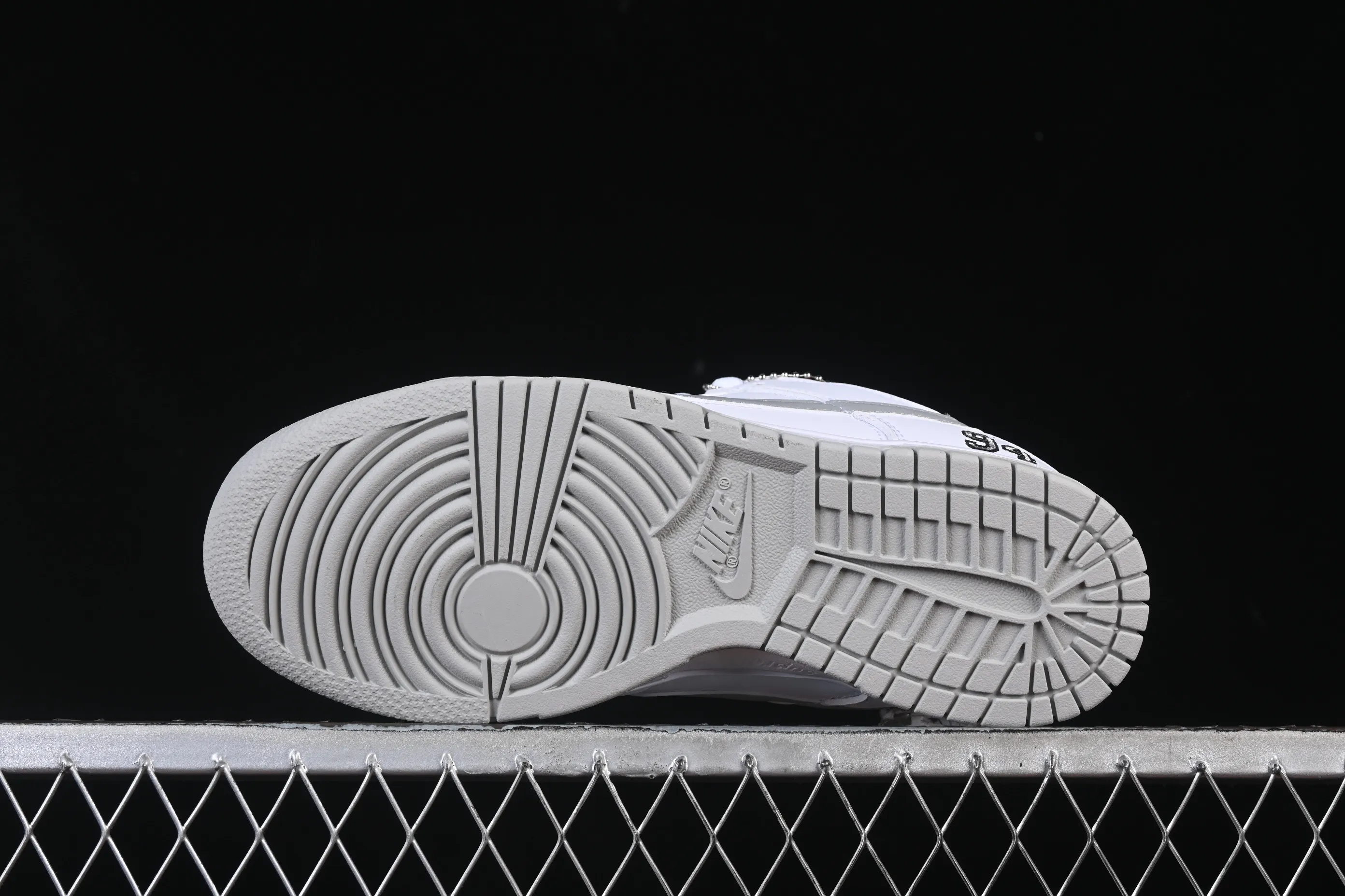 All Categories Nk SB Dunk Series Nk SB Dunk Low Low-top sneakers Supreme x Nike Dunk SB Dunk Low joint white low-top casual skateboard shoes HQ8487-100